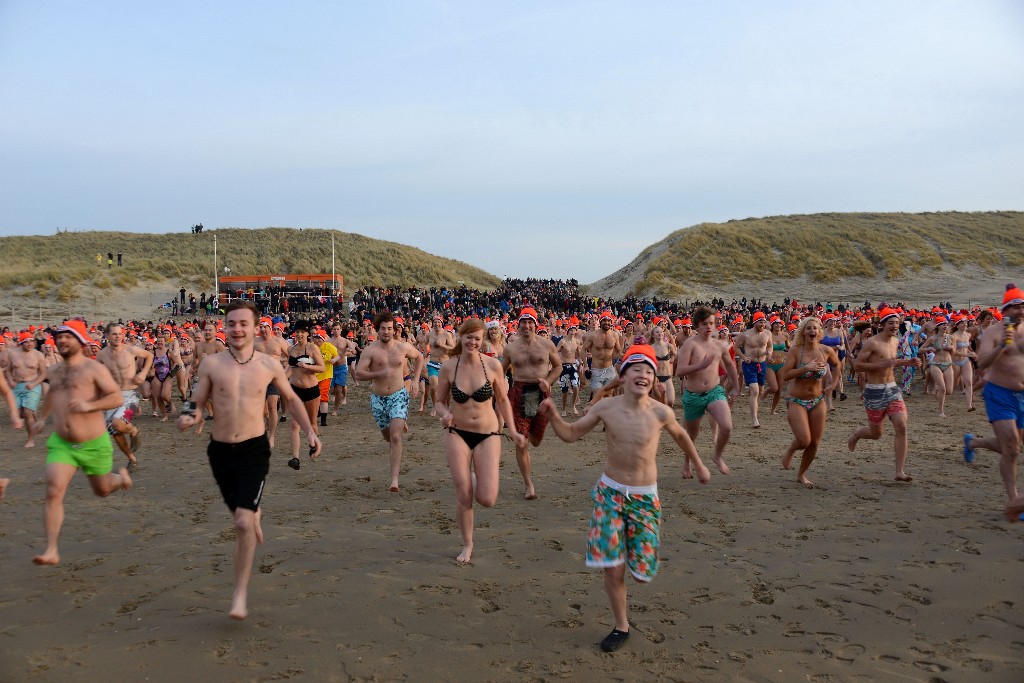 ../Images/Nieuwjaarsduik Nederzandt 2015 053.jpg